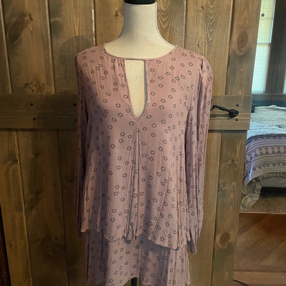 Cute Violet Colored Floral Tunic with Keyhole - Picture 3 of 5